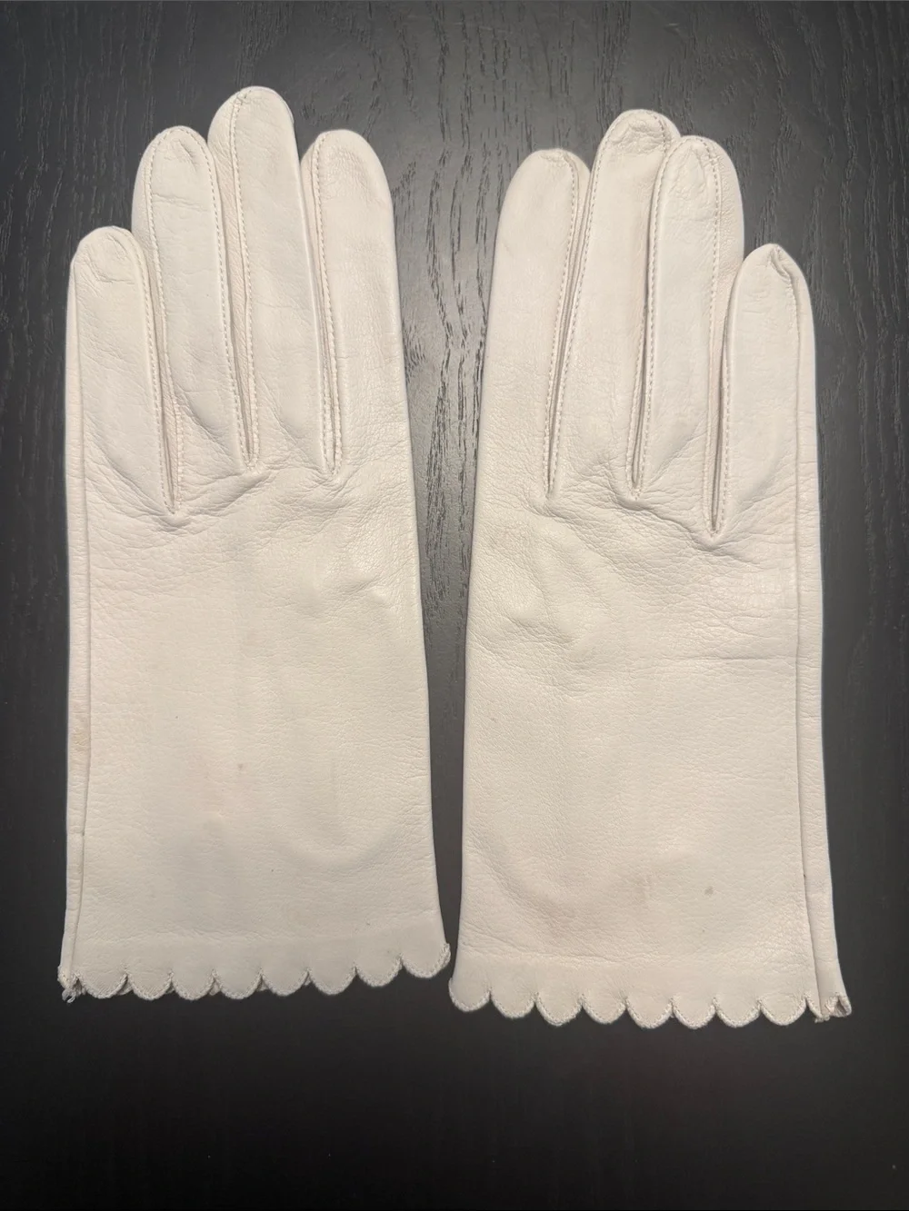 Cream Leather Scalloped-Edge Women's Gloves